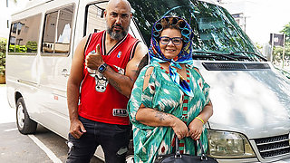 Threesome Fist Fuck Bus Orgy for BBW Mature