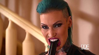 Hardcore Rotterdam - Tattooed Babe Crams Twat With Huge Dildo - PornWorld