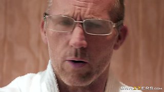 Tia's Sneaky Steam With Johnny Sins, Tia Cyrus - Brazzers