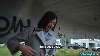 Martin Gun’s Quiet Russian Passion in Public