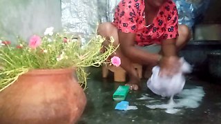 Priyanka Aunty Dress Washing in Bathroom Sex