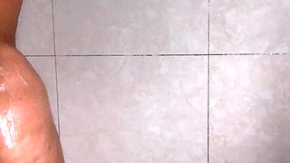 Amateur wild chick solo masturbation