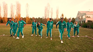 Nelly takes the bus of vice! - Jacquie et Michel TV