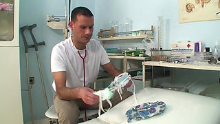 Hot babe gets a hard fck after getting finger fucked in the hospital