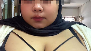Horny hijabi massage big titty