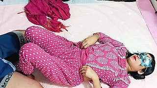 Muslim girlfriend ko bra khol kar boobs daba diya