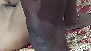 Astaniy desi bhabi apne boyfered ke sat apne rum ke andar apne boyfered ko bula kar