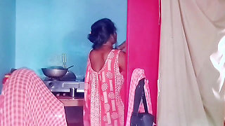 Komal's girlfriend sat on brother-in-law's clothes and started screaming, brother-in-law, you want to see your penis