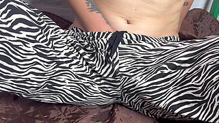 Perverted stepsister rubs bringing it to a jetty, throbbing orgasm! A real female orgasm!