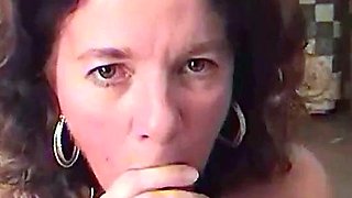 MOM GIVES AMAZING BLOWJOB TO BIG COCK