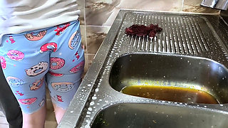 Saudi Man Fucks Arab Maid in Kitchen
