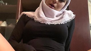 Blasphemy Muslim Pussy Full Wet on My Rug Mia Niqab