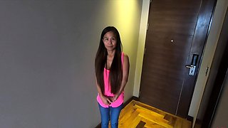 Desperate Filipina maid bangs the boss to get the job