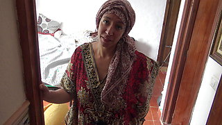 Turkish muslim wife is shocked when american pervert knocks on her door !!!