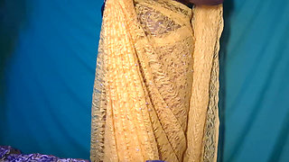 Navel and Erotic Show of Tamil Married Bhabi
