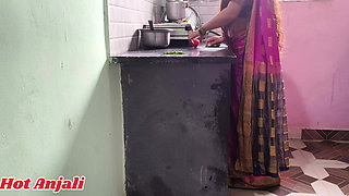 I sucked beautiful hot Anjali aunty's breasts and fucked her pussy, a lot of water came out of her pussy in Bhojpuri style.