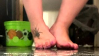 -Onlyfans.com- Hourglassleigh - Cake Smashing Bunny