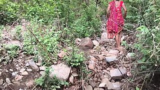 Desi Bhabhi Fakes Romance with Xtremee in Hot Outdoor XXX Video