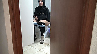 Muslim Woman Caught I Take Out My Big Black Cock for My Turkish Colleague.