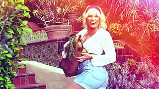 Perfect blonde babe in solo masturbation