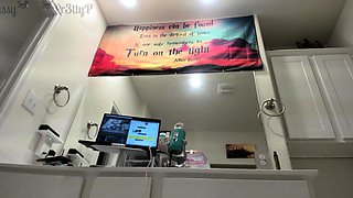 Amateur Webcam Teen Flashes Masturbates