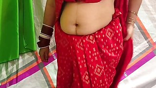 Chachi saree change kar rahi thi feer mein chod diya Hindi sex video