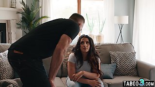 Arab mom has to nail to keep her secret