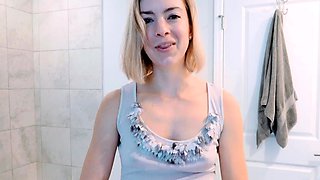 Hot Teen Chloe Toy Masturbates her Clit to Orgasm