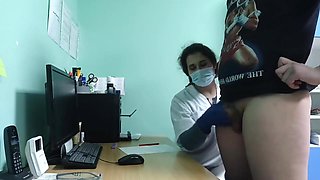 Russisk Porno. Lægen Vækkede Patienten Ved Undersogelse Og Sugede Hans Penis