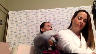 Amateur brunette lesbian whores eating box