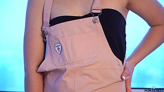 Nikki Hill's Tender Romance in a Young Solo Dream