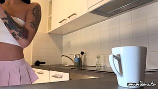 Leons TV - girl in tennis skirt action