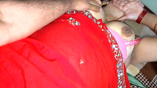 Desi young indian bhabhi seduces devar by showing off her sexy figure - in red saree