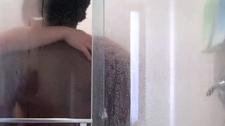 Amateur milf with big ass makes herself cum