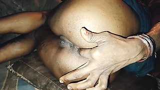 When I saw the fat ass from behind, the water came out, a desi sister-in-law who is very sexy