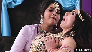 Indian lesbian sex with Yasmina Khan