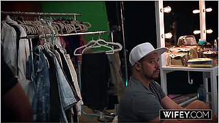 Cock-hungry Blonde Hotwife Sadie Rose Gets Creampied In Front Of Hubby