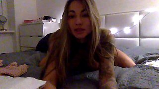 Brunette toys her ass on webcam