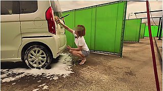 While Washing My Car, I Got Wet And My Nipples Were Showing Through. Even Though There Were People Around, She Put Out Her And Was Inserted Raw And Vaginal Shot Many Times With A Large Amount Of Squirting. Cleaning / Japan / Uncensored / Big
