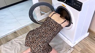 Fucking My Big-Ass Stepmom Stuck in the Washing Machine