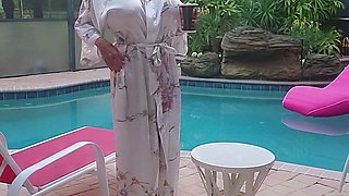 Blonde is flashing her big boobs in the outdoors