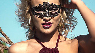 Pretty fashionista seduces while masturbating her clit