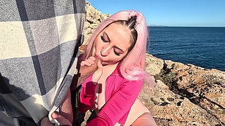 Sexy Babe Loves a Hard Anal Fuck on the Beach