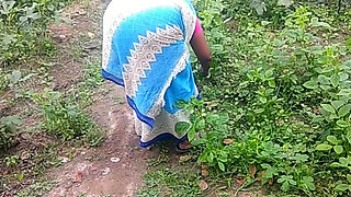 Village Aunty Showing Her Pussy to Ex-boyfriend in Sugarcane Plantation
