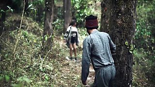 Jungle Me Rasta Bhataki Bade Dudhwali Aurat Local Guide Ke Sath Nachte Huye Khub Choda Rasta Dikhane Ke Bahane
