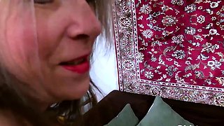 Seductive Older Woman From The USA