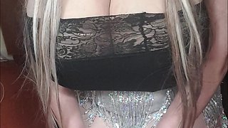 Susi pulls out big muffin pussy