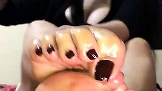 DisPretty - Joi: Feet Close To The Camera