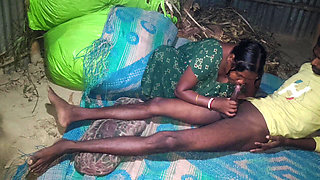 Indian pados ki bhabhi chudai ke liye vate kar raha tha