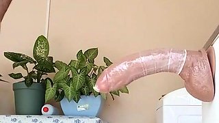 Maricona gostosa rabuda senta gostoso na pirocona de borracha.